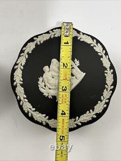 Ensemble de 5 pièces différentes de VTG Wedgwood Angleterre Jasperware Black Dancing Hours