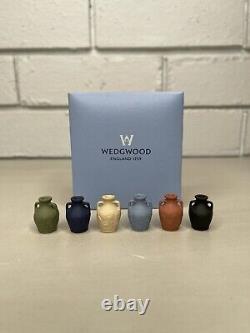 Ensemble de 6 mini vases urnes miniatures VTG Wedgwood 2cm décoratifs en jaspe avec boîte, Angleterre