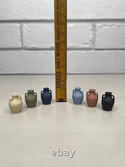 Ensemble de 6 mini vases urnes miniatures VTG Wedgwood 2cm décoratifs en jaspe avec boîte, Angleterre