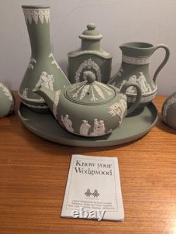 Ensemble de 7 pièces de plateau à thé en jaspe Wedgwood vert et blanc