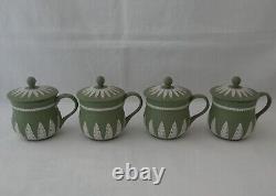 Ensemble de crème anglaise de la série Musée Wedgwood en jaspe vert sauge, 4 pots de crème et plateau de tasses.