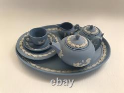 Ensemble de thé miniature en jasperware bleu Wedgwood en excellent état