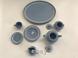 Ensemble de thé miniature en jasperware bleu Wedgwood en excellent état
