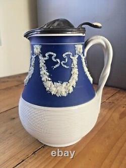 Ensemble gradué de cruches d'eau en étain à côtes en jaspe cobalt Dudson Wedgwood