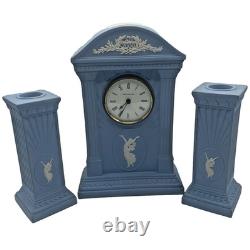 Ensemble horloge et chandeliers en jaspe bleu Wedgwood fait main Millennium AD 2000