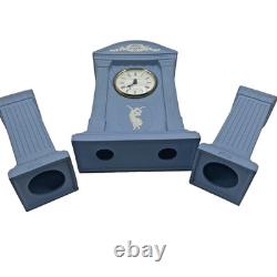 Ensemble horloge et chandeliers en jaspe bleu Wedgwood fait main Millennium AD 2000