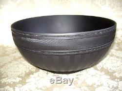 Exquis Wedgwood Noir Basalte Jasperware Bowl Signé Par Lord Wedgwood
