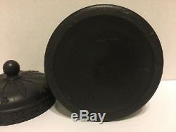 Extrêmement Rare! Wedgwood Older Très Rare Pot À Couvercle Jasperware Noir Sur Noir