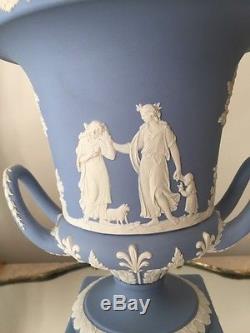 Fabuleux Vintage Wedgwood Blue Jasper Ware Urn Vase W Loop Handles Couvercle