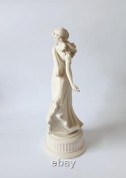Figurine Dancing Hours en jasperware blanc Wedgwood