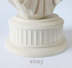 Figurine Dancing Hours en jasperware blanc Wedgwood