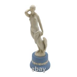 Figurine Wedgwood Jasperware bleue et blanche Léda et le cygne 25 cm Mythologie grecque