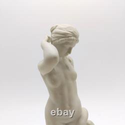 Figurine Wedgwood Jasperware bleue et blanche Léda et le cygne 25 cm Mythologie grecque