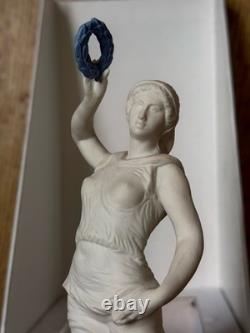 Figurine Wedgwood de Terpsichore. Boîte d’origine, dépliant, etc. Très bon état. 1974