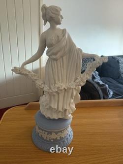 Figurine des Heures Dansantes en Jasperware Wedgwood Rare avec Guirlande de Lierre