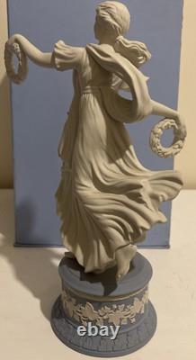 Figurine des Heures Dansantes en Jasperware Wedgwood Statue de Déesse Grecque No 1690 en Boîte