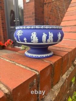 Grand Bol sur Pied en Pédestal Wedgwood Antique en Jasperware Bleu Foncé Sacrifice VGC