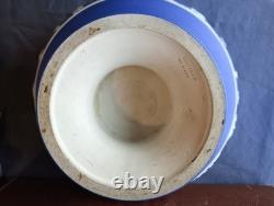Grand Bol sur Pied en Pédestal Wedgwood Antique en Jasperware Bleu Foncé Sacrifice VGC