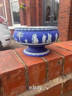 Grand Bol sur Pied en Pédestal Wedgwood Antique en Jasperware Bleu Foncé Sacrifice VGC