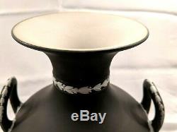 Grand Vase En Forme De Portland Jasperware 10-1 / 2, Trempage Noir, Wedgwood