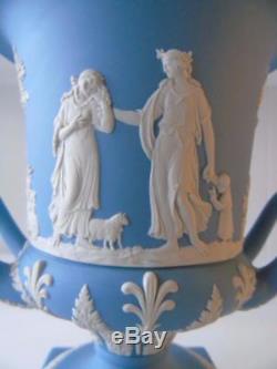 Grand Vase Wedgwood Blanc Sur Lavande Blue Jasperware Campana Urn Et Couvercle 12