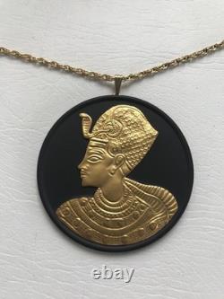 Grand pendentif Wedgwood en jaspe noir et or, de style égyptien, en excellent état