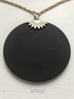 Grand pendentif Wedgwood en jaspe noir et or, de style égyptien, en excellent état