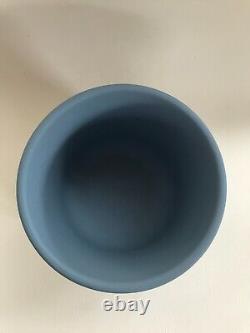 Grand pot en jaspe bleu Wedgwood en excellent état