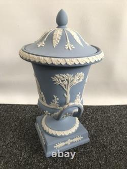 Grand vase Campagna en jasperware bleu Wedgwood dans sa boîte d'origine