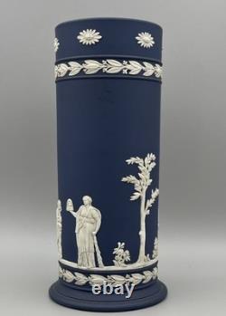 Grand vase à cornet en jaspe bleu Portland de Wedgwood avec figures classiques gréco-romaines