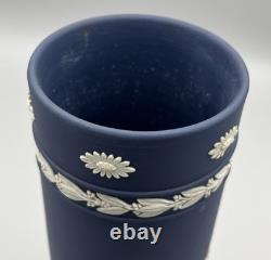 Grand vase à cornet en jaspe bleu Portland de Wedgwood avec figures classiques gréco-romaines