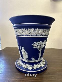 Grand vase/planteur/vase en porcelaine WEDGWOOD bleu Jasperware de style vintage 17 cm de hauteur