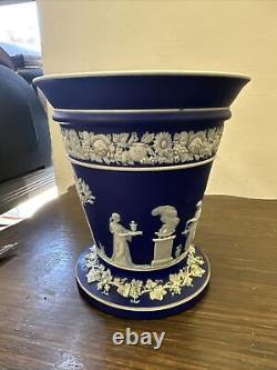 Grand vase/planteur/vase en porcelaine WEDGWOOD bleu Jasperware de style vintage 17 cm de hauteur