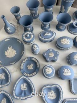 Grande collection de jaspe bleu Wedgwood vintage