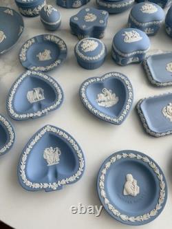 Grande collection de jaspe bleu Wedgwood vintage