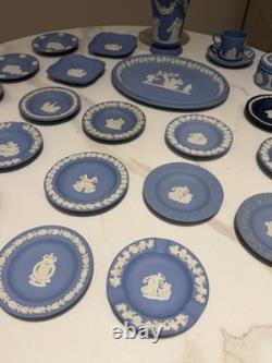 Grande collection de jaspe bleu Wedgwood vintage