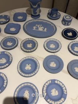 Grande collection de jaspe bleu Wedgwood vintage