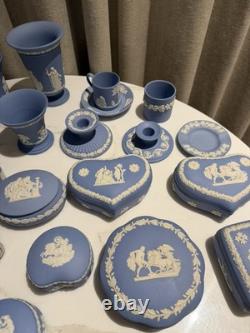 Grande collection de jasperware bleu Wedgwood vintage Grande collection de jasperware bleu Wedgwood vintage