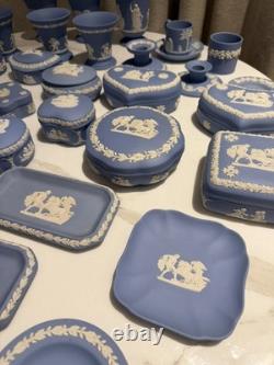 Grande collection de jasperware bleu Wedgwood vintage