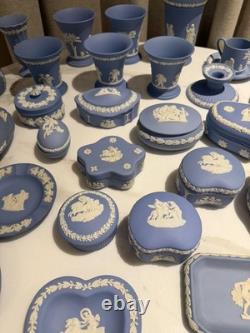 Grande collection de jasperware bleu Wedgwood vintage