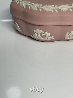 Groupe de boîtes à bijoux en jaspe rose Wedgwood avec cage