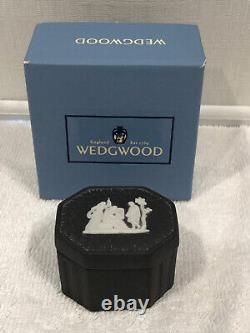 Groupe de vente de succession Wedgewood Black Jasperware - PRIX RÉDUIT