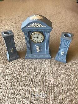 Horloge Garniture Millénaire en Jasper Ware de Wedgwood, Horloge Dancing Hours de 8.75 pouces