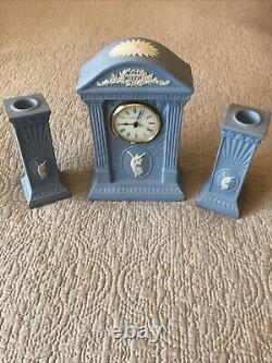 Horloge Garniture Millénaire en Jasper Ware de Wedgwood, Horloge Dancing Hours de 8.75 pouces