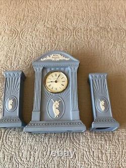 Horloge Garniture Millénaire en Jasper Ware de Wedgwood, Horloge Dancing Hours de 8.75 pouces