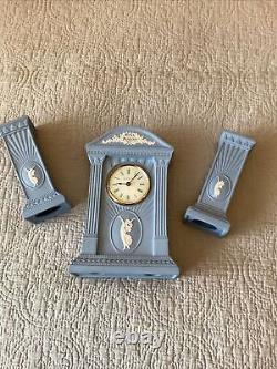 Horloge Garniture Millénaire en Jasper Ware de Wedgwood, Horloge Dancing Hours de 8.75 pouces