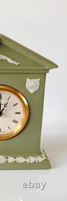 Horloge Jaguar en jaspe vert Wedgwood en jasperware Horloge Jaguar en jaspe vert Wedgwood en jasperware