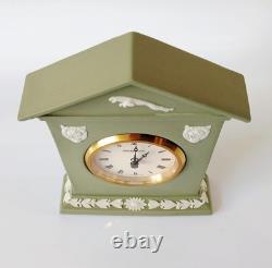 Horloge Jaguar en jaspe vert Wedgwood en jasperware