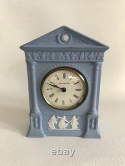 Horloge Wedgwood Jasperware bleue Dancing Hours en excellent état de fonctionnement