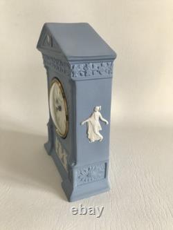 Horloge Wedgwood Jasperware bleue Dancing Hours en excellent état de fonctionnement
